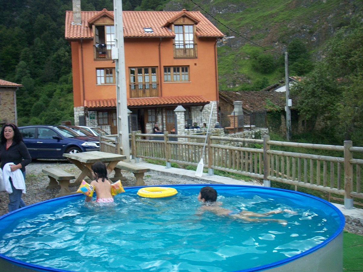 Piscina Braña el Chamaraxil Piscina Braña el Chamaraxil