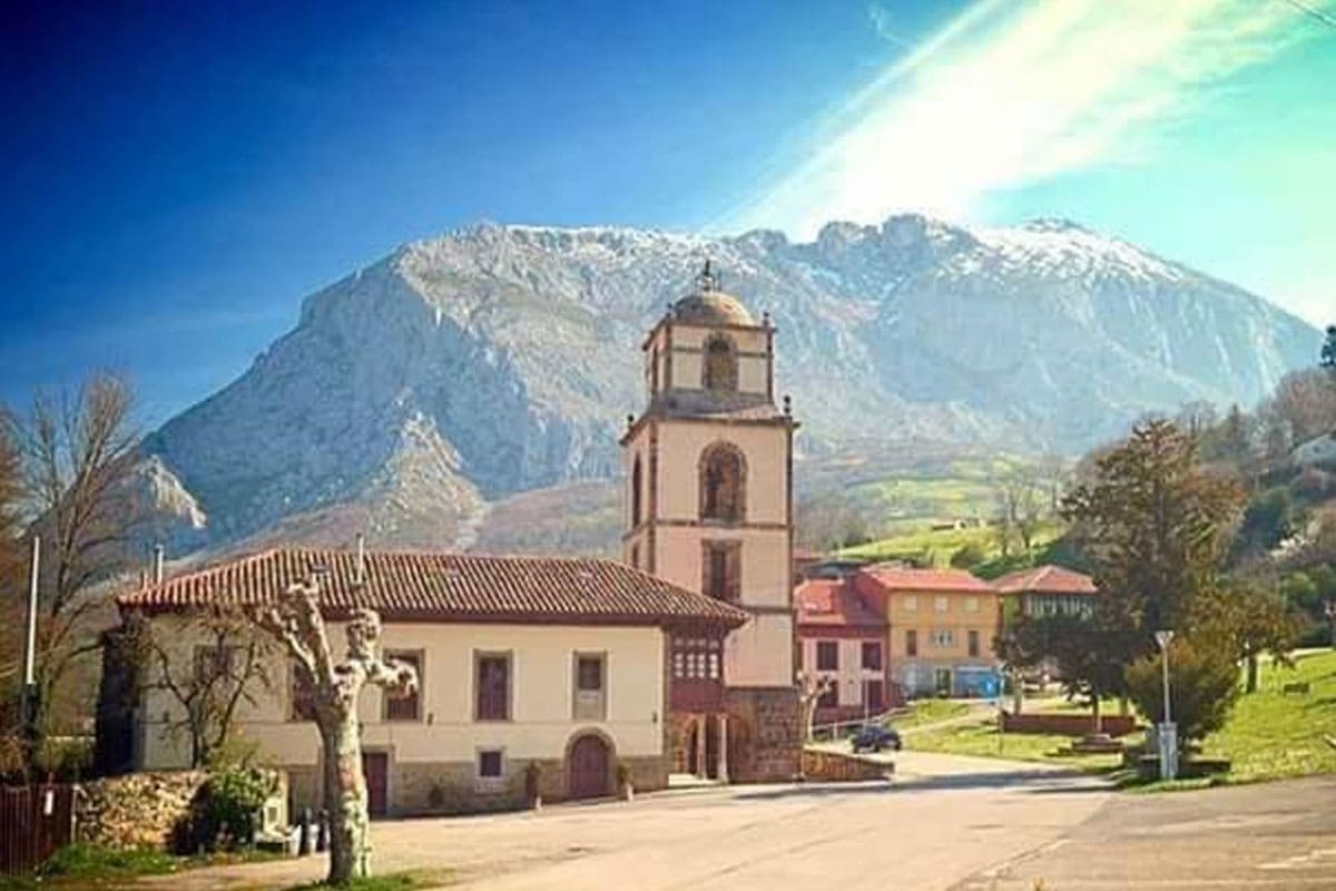 Colegiata San Pedro en Teverga