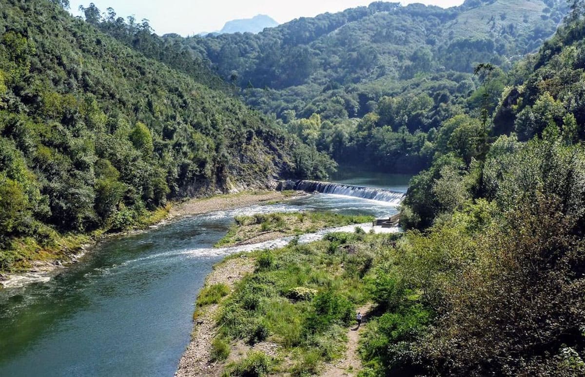 Paisaje de la Senda Circular junto a los Apartamentos Rurales Las Caldas